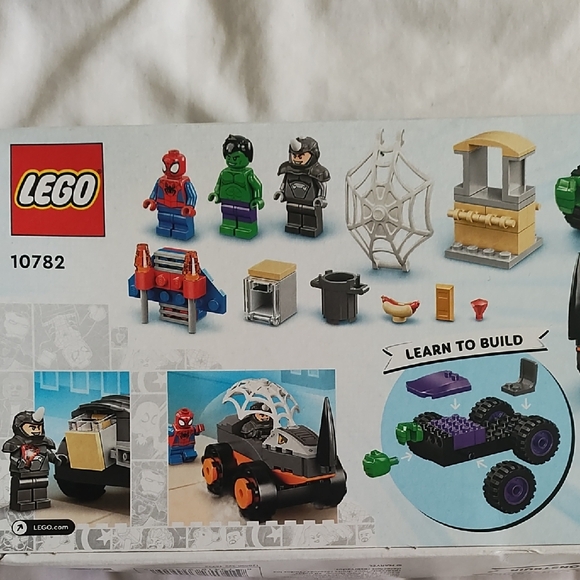 LEGO Spidey Amazing Friends Hulk vs. Rhino Showdown - Picture 7 of 10